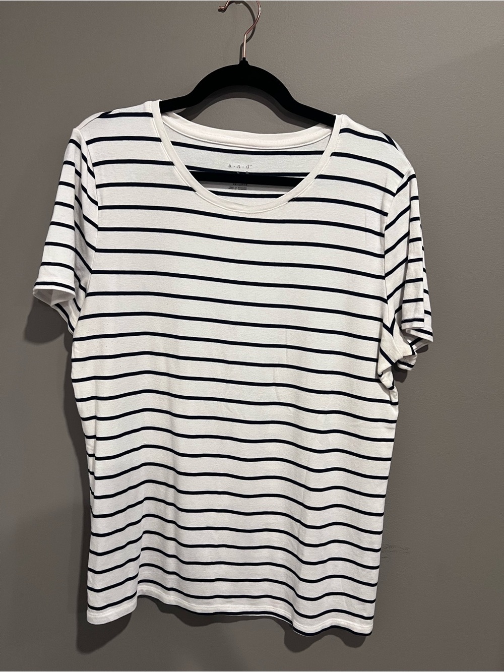 Striped Short Sleeve Tee in White & Navy Stripe